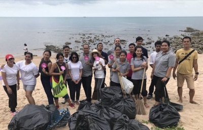 Beach Cleaning Team2 (Absolute Sanctuary, Koh Samui).jpg